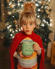 Photoshoot Setup, Christmas Photoshoot Kids, Making Pies, Baking Holiday, Xmas Photos, Cindy Lou, Upcycled Art, Christmas Parade, Santa Mugs