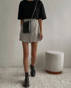 Day Party Outfit Summer Casual, Comfy Professional Outfits, Woman In Black, Summer Office, Mode Inspo, 가을 패션, Skirt Outfit, Mode Inspiration, Looks Style