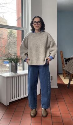 Baggy Cozy Outfit, Comfy But Cute Fall Outfits, Back To School Outfits Cold Weather, Architecture Review Outfit, Autumn Thrifted Outfits, Art Director Style, Grandma Winter Outfit, Scandinavian Style Women, Gray Button Up Sweater Outfit