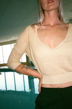 Cozy summer knit bra top with large hook closure. Cream fabric is 100% linen. Ella is 6' tall, 35" bust, 26" waist, 36" hip, and is wearing a size S. Knit Top Outfit, Prue Halliwell, Knitted Top Outfit, Knit Bra, Cozy Summer, Fits Inspo, Top Outfit, Cream Fabric, Maryam Nassir Zadeh