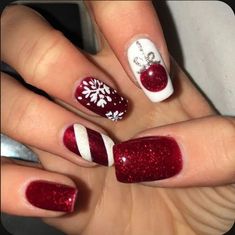 Christmas Nail Art Easy, Couture Nails, Glitter Manicure, Essie Gel Couture, Gel Couture, Essie Gel, Christmas Nails Easy