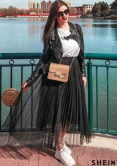 Long Pleaded Skirt Outfits Aesthetic, Long Black Tulle Skirt Outfit, Sheer Maxi Skirt Outfits, Pleaded Skirt Outfits Aesthetic, Mesh Skirt Outfit Ideas, Pleaded Skirt Outfits, Long Black Tulle Skirt, Tulle Skirt Outfits Casual