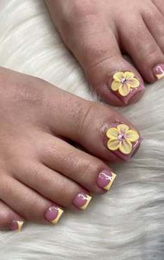 3d Flower On Toenails, Hibiscus Flower Toe Nails, Acrylic Toe Ideas, Nail Feet Design, Cute Toe Designs, French Tip Toes With Flower, Cute Summer Toes, Acrylic Toes Ideas, Cute Acrylic Toes