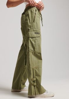 Wide Leg Cargo Pants Outfit, Cargo Trousers Outfit, Cargo Outfit, Combat Trousers, Women Cargo Pants, Olive Green Pants, Cargo Pants Outfit, Green Cargo Pants, Baggy Trousers