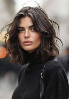 Cool Women Hairstyles, Medium Hair Styles No Bangs, Long Bob Hairstyles For Wavy Hair, Natural Mid Length Hair, Flowy Bob Hairstyles, Short Hairstyles Dark Hair, Haïr Cut Above Shoulder, Shoulder Length Hair Before And After, Medium Short Wavy Haircuts