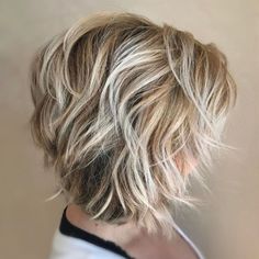 Short haircuts that are stop-you-in-your-tracks gorgeous Cream Blonde Hair, Blonde Balayage Bob, Kort Bob, Line Bob Haircut, Balayage Bob, Layered Bob Short, Hot Hair Colors, Cute Short Haircuts, Short Layers