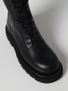 Casual Style  Smooth Calfskin  Laceup  Round Toe  Back Leather Tongue  Leather Lining  Logo Embossed On The Insole  Rubber Platform Sole  Laces Supplied  Made In Italy Bottega Veneta Boots, Mens Shoes Boots, Italian Fashion Designers, Leather Ankle Boots, Black Ankle Boots, Italian Fashion, Smooth Leather, Bottega Veneta, Boots Men