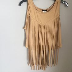 Super Cute Fringe Crop Top. New With Tags Trendy Fringe Tops For Festival, Casual Sleeveless Fringe Top, Casual Fringe Crop Top For Summer, Fitted Casual Tank Top With Fringe, Trendy Sleeveless Fringe Tops, Casual Fitted Fringe Tank Top, Beige Fringe Summer Tops, Beige Fringe Tops For Summer, Spring Casual Fringe Tank Top