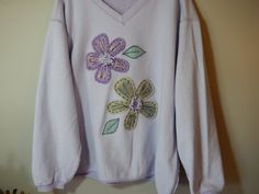 This stunning v neck tunic pullover sweatshirt with felted fabric flowers would look great with your favorite pair of leggings or jeans.  This amazing piece is so roomy and comfy that you will think you have your pjs on.  Super cute, soft, and warm. The most premium sweatshirt you can get your hands on. You will want to live in this.  It's also a great gift idea for any occasion. Please note, while I do my best to capture highest quality pictures, the color may very slightly.  ❤ SIZE:  MEDIUM, LARGE AND XL ❤ COLOR: Primary:  orchid ❤ ACCENTS: Applique felted flowers Inside out V neck Design on back This is an approximate size chart.  For a more exact measurement please contact me.  These are loose fit sweatshirts.  S M L XL 2XL 3XL Body Length 27.5 28.5 29.5 30.5 31.5 32. 5 Body Width 21 2 Felted Flowers, Floral Sweatshirt, V Neck Tunic, Quality Pictures, Workout Sweatshirt, Felt Fabric, Felted Wool, Felt Flowers, Fabric Flowers