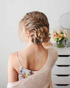 Trendy We Fryzurach, Side Bun Hairstyles, Side Bun, Braided Hairstyle, Veil Hairstyles, Hairstyles Updo, Braids With Curls