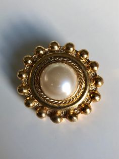 Very pretty golden vintage brooch with a fake white pearl from the famous brand Jacky de G. It is made of resin, so very light. It will be sent to you quickly in a gift bag, ready to be offered. I have other Jacky de G jewelry in my shop: https://rosethalievintage.etsy.com/ Do not hesitate to contact me if you have any questions. Thank you for visiting. Lovely round vintage brooch from the famous French brand Jacky de G. It will be quickly sent in a gift package, ready to be offered. I send worl Gift Package, French Brands, Vintage Brooch, Famous Brands, White Pearl, Gift Packaging, Vintage Brooches, Pearl White, Vintage Gold