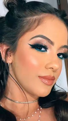 Teal Prom Makeup Looks, Make Para Show, Jasmine Makeup, Cheer Makeup, Concert Makeup, Glossy Makeup, Eye Makeup Pictures, Makeup Course, Pinterest Makeup