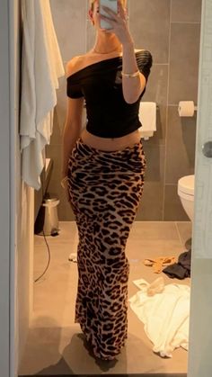 #leopard #outfits Cheetah Print Flare Pants Outfit, Cheetah Print Fit, Long Cheetah Skirt Outfit, Leopard Print Outfit Ideas, Cheetah Top Outfit, Leopard Print Outfits Aesthetic, Shifting Photos, Photography Hairstyles, Cheetah Print Outfits