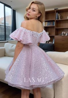 This elegant A-Line off shoulder dress features delicate tulle fabric adorned with pearls and sequins, perfect for any special occasion. The A-Line silhouette flatters all body types while the off shoulder design adds a touch of sophistication. Make a statement with this stunning party dress. Classic Prom Dress, Homecoming Formal Dresses, Prom Dresses Simple, Satin Homecoming Dress, Beach Wedding Dress Boho, Simple Prom Dress, Mother Wedding Dress, Prom Dresses Sleeveless, Sequin Prom Dresses