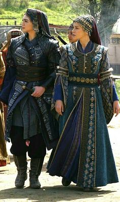 Middle Eastern Clothing, Ethno Style, Middle Eastern Fashion, Time Of The Month, Heartwarming Photos, Royal Clothing, Medieval Clothing