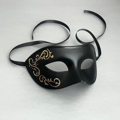 The traditional venetian mask with gilded curls and swirls in rose gold/gold for men. This masquerade mask is great for any occasion. Plain Masquerade Mask, Black And Gold Masquerade Mask For Men, Men’s Masquerade Mask, Mascarade Mask For Men, Black And White Masquerade Mask, Mens Masquerade Mask Black, Masquerade Mask Ideas, Masquerade Mask Design, Black Mask Masquerade