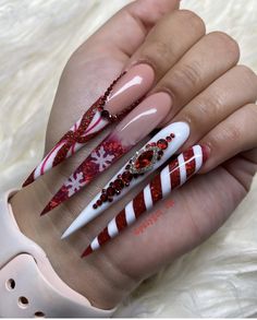 Peppermint Nails, Gold Stiletto Nails, Elite Nails, Stiletto Nail Art, Peppermint Christmas, Long Nail Designs, Glamour Nails, Colored Acrylic Nails