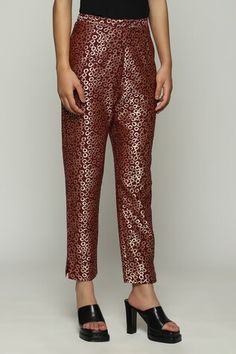 Wine straight pant with all over geometric brocade pattern. - Aza Fashions Fitted Straight Pants For Festive Occasions, Fitted Festive Trousers, Formal Festive Straight Pants, Festive Formal Straight Bottoms, Festive Formal Straight Pants, Festive Fitted Pants For Workwear, Festive Workwear Straight Pants, Festive Straight Pants For Workwear, Circle Geometric Pattern