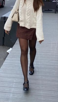 40+ Super Stylish Winter Outfits for Women 2024 - HubPages Cold Fall Day Outfit, Stile Blair Waldorf, Adrette Outfits, Thanksgiving Outfit Ideas, What To Wear Fall, Cute Thanksgiving Outfits, Thanksgiving Outfit Women, Fest Outfits, Skirt Outfits Fall