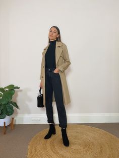 Easy Outfit Formulas to Re-Create | 11 Wearble Outfit Formulas Elizabeth Outfit, Emily Elizabeth, Envy Clothing, Ny Outfits, Easy Outfits, White Jeans Outfit, Turtleneck Style, Black Jeans Outfit, Winter Capsule