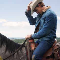 Like all of our outerwear, this rugged denim jacket is fit for the frontier. Crafted from durable, high-quality 100% cotton denim, it features a faux sherpa lined collar and body and nylon-lined sleeves. Additional details include straight front and back yokes, one-point curved pocket flaps and welt hand pockets. Stetson logo buttons and rivets are featured on the button front, cuffs and adjustable side tabs—a sign of quality you can rely on. Faux Sherpa Lined Body & Collar Nylon Lined Sleeves S Denim Sherpa Jacket, Don Johnson, Ginger Men, Estilo Country, Cowboy Outfits, Bear Men, Rugged Style, Country Men, Mens Lifestyle