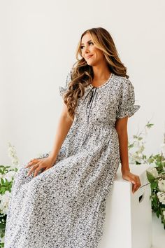 Modest Dresses For Church, Dresses For Church, Sunday Dresses, Cute Teacher Outfits, Summer Goddess, Modest Apparel, Church Attire, Wrap Swimsuit, In The Navy