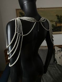 Shoulder pearl necklace our new model is made elegant style The whole piece does not have a fabric backbone or chains only carefully detailed with ceramic pearl. Elegantly ornate design, combined with an intense and dazzling shine of silver and crystals. Everyone is asking the bride, wanting to make one of her statements on her wedding day, but she also perfectly suits as an application for a fancy dress evening. Pearl Chest Piece, Pearl Shoulder Necklace, Pearl Body Jewelry, Bridal Crown Crystal, Silver Earrings Wedding, Diy Bracelets With String, Crystal Crown Wedding, Shoulder Jewelry, Body Necklace