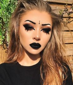 Black Lipstick Looks, Black Eyeshadow Makeup, Black Lips Makeup, Black Lipstick Look, Gothic Make Up, Makeup Bibir, Black Makeup Looks, Lipstick Looks