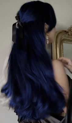 Dark Blue Hair, Cute Hair Colors, Hair Streaks, Dyed Hair Inspiration, Pretty Hair Color, Hair Stylies, Dye My Hair, Hair Dye Colors, Hair Inspiration Color