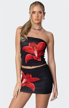 This is the ultimate tube top to throw on with a pair of jeans or dress up with its matching mini skirt. With a super cute graphic print, this Tiger Blossom tube top from Edikted will have you looking snatched wherever you go.Tube topFlower graphic printMatching setPolyester, SpandexModel wears size SModel height is 5'8Item care: Machine wash at maximum 30C, do not bleach, tumble dry low, iron at a maximum of 110C, do not dry clean. Edikted Womens Tiger Blossom Tube Top - Black size XS Style A Tube Top, How To Style A Tube Top, Flower Graphic, Low Iron, Knit Fashion, Fashion Tops, Model Height, Tube Top, Pacsun