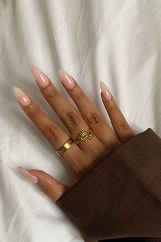 Almond Nail Trends Paznokcie Hello Kitty, Acrylic Nails Nude, Kutek Disney, Unghie Sfumate, Clear Acrylic Nails, Nagellack Trends, Nagel Tips, Makijaż Smokey Eye, Almond Acrylic Nails