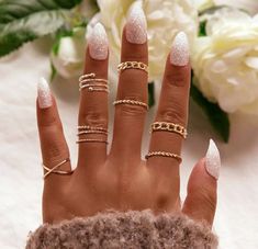 Are you looking for that ideal boho gift? Or perhaps you need something unique and affordable to satisfy your free spirit or tribal girl? Check out our gorgeous Bohemian Rings Set that is perfect for any special occasion this season! These gorgeous rings are made of eco-friendly zinc alloy materials, making them lightweight, easy to wear and take off. Ideal jewelry for girls, women, teens, and all ages! This listing is for a set of 8 rings in different shapes and sizes that are highly fashionabl Rings Vintage Boho, Beach Jewelry Boho, Midi Ring Set, Stackable Ring Sets, Unique Rings Vintage, Ring Sets Boho, Knuckle Ring, Mode Boho, Knuckle Rings