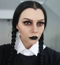 Easy Halloween Makeup - Wednesday, Addams Family- CosmopolitanUK Wednesday Addams Make-up, Wednesday Addams Makeup, Maquillage Halloween Simple, Princes Disney, Makeup Zombie, Halloween Make-up Looks, Halloweenský Makeup, Creepy Halloween Makeup, Cute Halloween Makeup