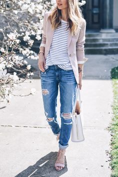 Comfy Jeans Outfit, Blush Outfit, Vetements Shoes, Spring Work Outfits, Well Dressed Women, Chique Outfits