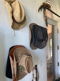 Summer Ranch Outfits, Coastal Cowgirl Summer Aesthetic, Western Core Outfits, Cowgirl Lifestyle, Surfer Cowgirl, Cowgirl Era, Hippie Cowgirl Outfits, Meredith Core, Cowboy Hats Aesthetic