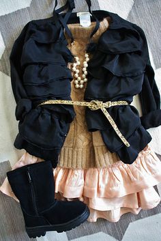 This is a great girls outfit that you could work off of to coordinate with your whole family. Instagram Boys, Shoes Girl, Toddler Girl Outfit, Love Lifestyle, Moda Chic, Mia 3, Fashion Kids, Toddler Fashion