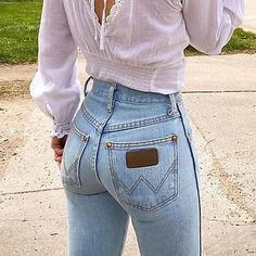 Best Highwaist Jeans, Womens High Rise Jeans, Flare Jeans For Tall Women, Wide Leg Jeans For Tall Women, Best Denim Jeans For Women, Bootcut Jeans For Tall Women, Jeans For Long Legs Best, Best Jeans Women, Tall Mom Outfits