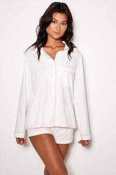 Discover the perfect women's pajama set for ultimate comfort and style. Our Ivory Pajama Set is the ideal nightwear for those long days and cozy mornings. Cut & Fit Button-down long-sleeve jacket Relaxed fit short, elasticated waist Pink Contrast piping Lining & Fabric Soft Jersey Cotton 32s Machine wash Model Measurements: Height 176 cm | Bust 85 l Waist 65 | Hips 93 The model wears a small Wrap yourself in our Ivory Pajama Set and enjoy a night of relaxation and indulgence. Whether you