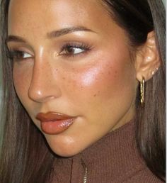 Off Duty Model Makeup, 90s Makeup Look, 90s Makeup, Makeup Idea, Brown Makeup, Models Makeup, Glowy Makeup, Makeup Goals, Pretty Makeup