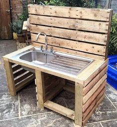 an outdoor sink made out of wooden pallets