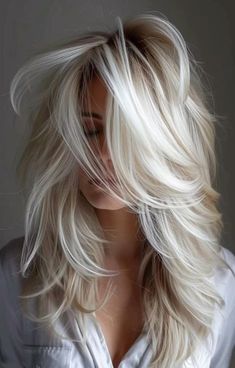 Icy Blonde Hair, Blonde Hair Inspiration, Blonde Hair With Highlights, Haircuts For Medium Hair, Platinum Blonde Hair, Long Blonde, Hairdo For Long Hair, Haircuts For Long Hair