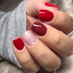 Short Red Glitter Nails, Red Dip Powder Nails Design, February Dip Nails Ideas, Christmas Nails Gnome, Dip Powder Nails Christmas, Sns Christmas Nails Ideas, Valentines Day Dip Nails