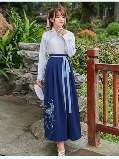 Traditional Japanese Clothing Woman, Sakura Diamond, Japan Traditional Clothes, Chinese Dress Modern, Japanese Fashion Women, Japan Dress, Muslim Outfits Casual, Concept Clothing, Dress Sketches