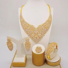 Luxury Italy Style Dubai Gold Color Jewelry Sets Crystal Necklace Earrings Bracelet Arabic Set Brazilian Jewelry Banquet Wedding Metals Type: Copper Alloy Style: TRENDY Model Number: 3256804935737680 Included Additional Item Description: Necklace/Earrings/Ring/Bracelet Occasion: Wedding Shape\pattern: Flower Gender: Women Material: Metal Fine or Fashion: Fashion Jewelry Sets Type: Necklace/Earrings/Ring/Bracelet Item Type: Jewelry Sets Elegant Gold Plated Jewelry Sets For Marriage, Elegant Gold Jewelry Sets For Marriage, Elegant Gold Plated Jewelry For Marriage, White Gold Plated Jewelry Sets For Party, Hand Set Jewelry For Marriage, White Gold-plated Jewelry Sets For Weddings, Gold Cubic Zirconia Jewelry For Marriage, Gold Crystal Bridal Sets For Gift, Gold Crystal Bridal Sets