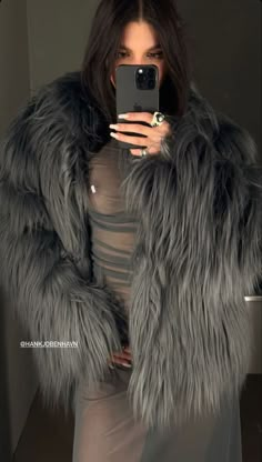 Brunette Bombshell, Luxury Aesthetic, Selfie Time, Fur Fashion, Fashion Killa, Autumn Winter Fashion, All Black, Fashion Inspo Outfits