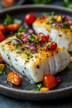 Grilled fish fillets garnished with chopped tomatoes, red onions, and herbs on a plate. Cajun Halibut Recipes, Grilled Halibut Recipes Healthy, Halibut Pasta, Halibut Recipes Grilled, Baked Halibut Recipes, Steamed Halibut