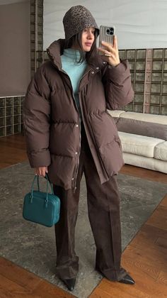 Азалия Ломакина Coat Women Fashion, Coat Women, Airport Style, Smart Casual, Life Style, Women Fashion, Coats For Women, Style Inspiration, Lifestyle