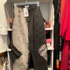 Size Medium, Runs Small High Rise Gray Denim Cargo Jeans, Gray High Waist Denim Cargo Jeans, Baggy Gray Denim Bottoms, Gray High-waist Bottoms With Five Pockets, High Waist Gray Bottoms With Five Pockets, Gray High Rise Baggy Pants, Gray Denim Cargo Jeans For Fall, Mid-rise Washed Gray Bottoms, Spring Gray Cargo Jeans