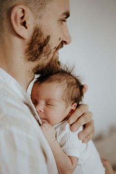 A father holding his newborn baby to his chest. Photoshoot Home, Home Photoshoot, Photoshoot Family, August 1, Family Session, Photo Inspiration, Lifestyle, On Instagram