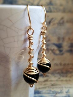 Greek Antiquity, Wire Jewelry Earrings, Twist Earrings, Wire Jewelery, Wire Wrap Jewelry Designs, Wire Wrapped Jewelry Diy, Wire Jewelry Making, Wire Jewelry Tutorial, Wire Jewelry Designs